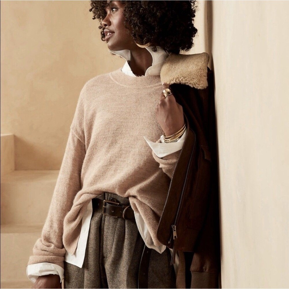 Banana Republic Medium Relaxed‎ Fit Crewneck Sweater Ecru Alpaca Blend Comfy